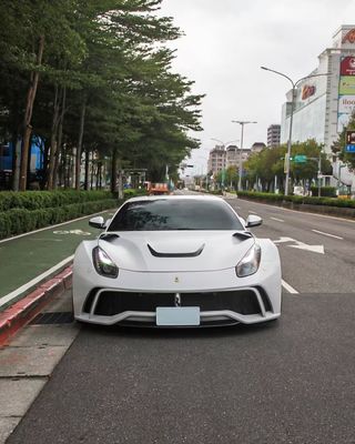 Ferrari F12 Carrosserie en fibre de carbone Kit F12 Novitec N-largo style avant et arrière arc de roue de pare-chocs F12 spoiler diffuseur de lèvre avant