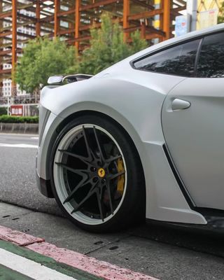Ferrari F12 Carrosserie en fibre de carbone Kit F12 Novitec N-largo style avant et arrière arc de roue de pare-chocs F12 spoiler diffuseur de lèvre avant