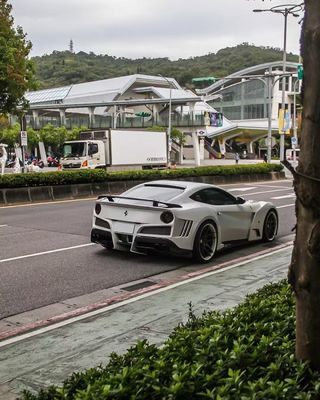 Ferrari F12 Carrosserie en fibre de carbone Kit F12 Novitec N-largo style avant et arrière arc de roue de pare-chocs F12 spoiler diffuseur de lèvre avant