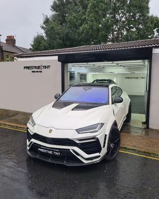 Lamborghini Urus Carrosserie en fibre de carbone Kit URUS 1016 style diffuseur de lèvre avant en fibre de carbone spoiler capot volet de roue