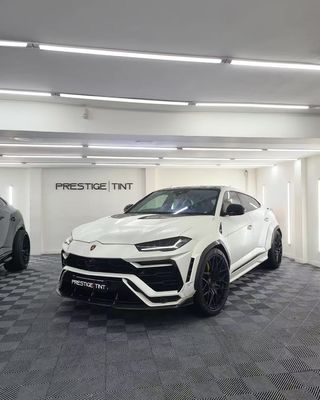 Lamborghini Urus Carrosserie en fibre de carbone Kit URUS 1016 style diffuseur de lèvre avant en fibre de carbone spoiler capot volet de roue