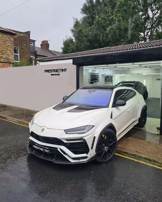 Lamborghini Urus Carrosserie en fibre de carbone Kit URUS 1016 style diffuseur de lèvre avant en fibre de carbone spoiler capot volet de roue