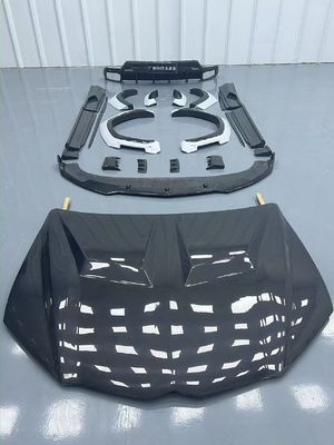 Lamborghini Urus Carrosserie en fibre de carbone Kit URUS 1016 style diffuseur de lèvre avant en fibre de carbone spoiler capot volet de roue