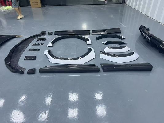 Lamborghini Urus Carrosserie en fibre de carbone Kit URUS 1016 style diffuseur de lèvre avant en fibre de carbone spoiler capot volet de roue