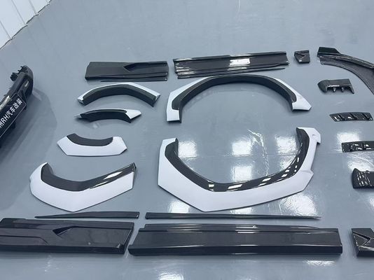 Lamborghini Urus Carrosserie en fibre de carbone Kit URUS 1016 style diffuseur de lèvre avant en fibre de carbone spoiler capot volet de roue