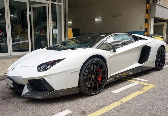 Pour Lamborghini LP700 LP750 Kit de carrosserie en fibres de carbone LP700 750 Nouveau kit de carrosserie à lame avant et à jupe latérale