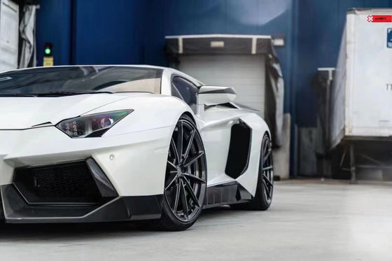 Pour Lamborghini LP700 LP750 Kit de carrosserie en fibres de carbone LP700 750 Nouveau kit de carrosserie à lame avant et à jupe latérale