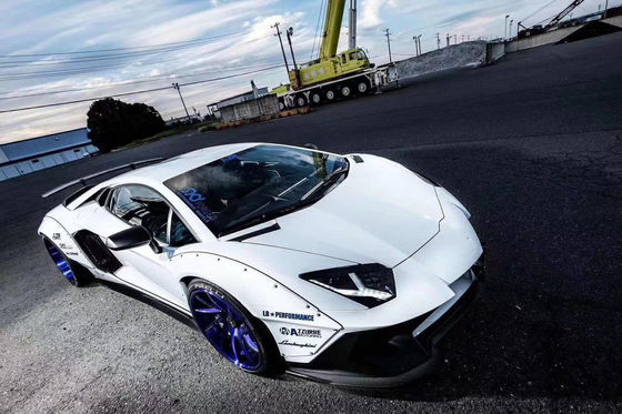 Pour Lamborghini Aventador LP700 Carrosserie en fibre de carbone LP700 Mise à niveau en style LB Jupe latérale Spoiler Arche de roue