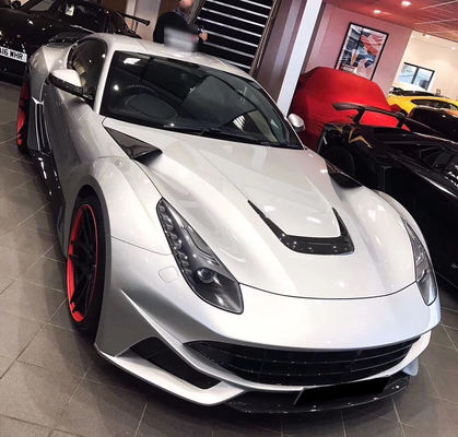 Fibre de carbone de haute qualité pour Ferrari F12 Décoration du couvercle en fibre de carbone F12 Fibre de carbone compartiment moteur Tuyere petite pièce