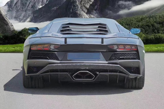 Kit de carrosserie en fibres de carbone pour Lamborghini LP740S LP740S Mise à niveau Mise à niveau de style MSY Kit de carrosserie de la pelle avant diffuseur de spoiler