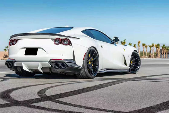 Fibre de carbone sèche pour Ferrari 812 Kit de carrosserie en fibre de carbone 812 Nivic style amélioré Diffuseur de lèvre avant Spoiler Hood