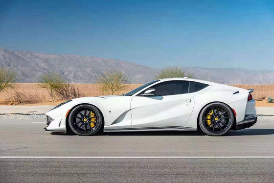 Fibre de carbone sèche pour Ferrari 812 Kit de carrosserie en fibre de carbone 812 Nivic style amélioré Diffuseur de lèvre avant Spoiler Hood
