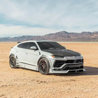 Kit de carrosserie en fibre de carbone pour Lamborghini URUS