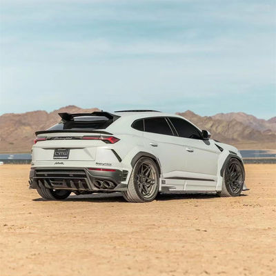 Kit de carrosserie en fibre de carbone pour Lamborghini URUS