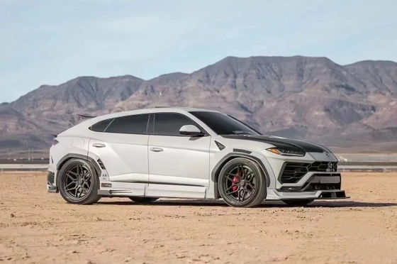 Kit de carrosserie en fibre de carbone pour Lamborghini URUS