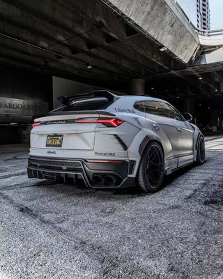 Kit de carrosserie en fibre de carbone pour Lamborghini URUS