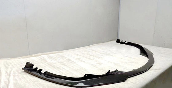 Pour la Ferrari SF90 Kit de carrosserie en fibre de carbone sèche SF90 RH Style Carrosserie en fibre de carbone à l'avant du diffuseur de lèvres Spoiler côté jupe