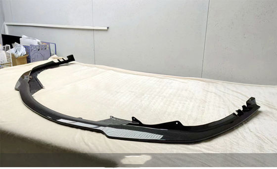 Pour la Ferrari SF90 Kit de carrosserie en fibre de carbone sèche SF90 RH Style Carrosserie en fibre de carbone à l'avant du diffuseur de lèvres Spoiler côté jupe