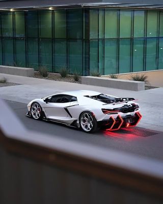 Lamborghini Revuelto personnalisé avec diffuseur avant en fibre de carbone