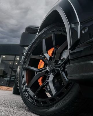 Kit de carrosserie de la Lamborghini Urus UB Style Diffuseur de lèvres avant Spoiler Lamborghini large