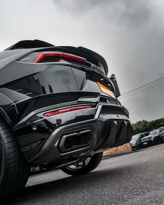 Kit de carrosserie de la Lamborghini Urus UB Style Diffuseur de lèvres avant Spoiler Lamborghini large