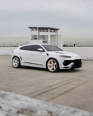 Lamborghini URUS Kit de carrosserie en carbone NT Style Diffuseur de lèvres avant Spoiler