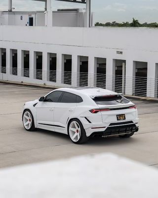 Lamborghini URUS Kit de carrosserie en carbone NT Style Diffuseur de lèvres avant Spoiler