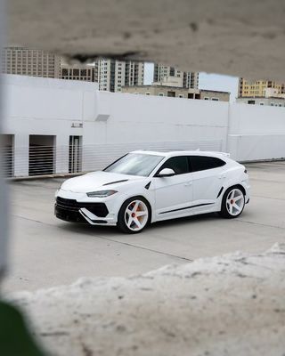 Lamborghini URUS Kit de carrosserie en carbone NT Style Diffuseur de lèvres avant Spoiler
