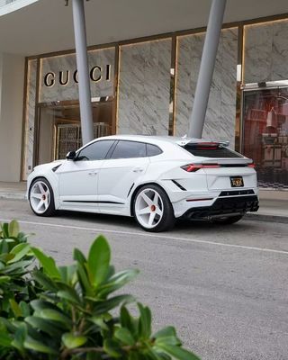 Lamborghini URUS Kit de carrosserie en carbone NT Style Diffuseur de lèvres avant Spoiler