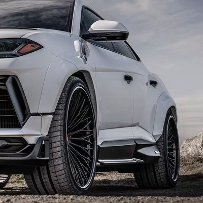 RT Kit de carrosserie en carbone pour le SUV URUS Lamborghini Kit de largeur de roue de diffuseur de lèvre avant