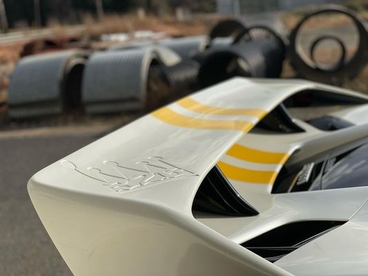 Coupe de la Ferrari 488pista en fibre de carbone Coupe de l'aile en fibre de carbone