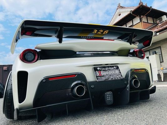 Coupe de la Ferrari 488pista en fibre de carbone Coupe de l'aile en fibre de carbone