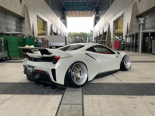 Coupe de la Ferrari 488pista en fibre de carbone Coupe de l'aile en fibre de carbone
