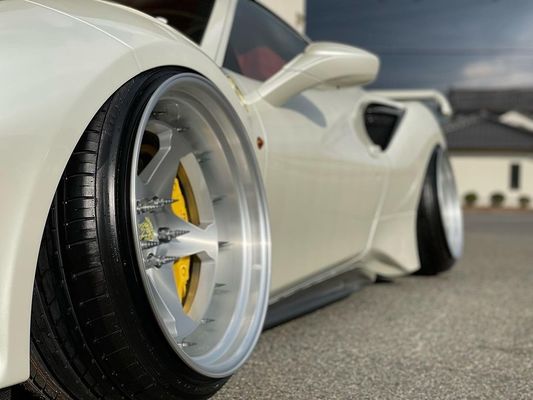 Coupe de la Ferrari 488pista en fibre de carbone Coupe de l'aile en fibre de carbone