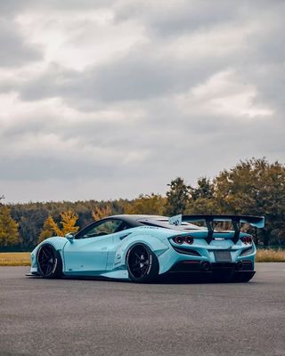 F8 Ferrari Auto Body Kit LB Style Spoiler en fibre de carbone bleue large de la lèvre