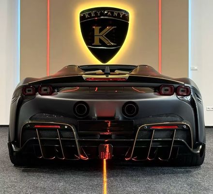 Ferrari SF90 Corps en fibre de carbone SF90 KY PP Diffuseur en plastique Spoiler Côté jupe Corps Kit