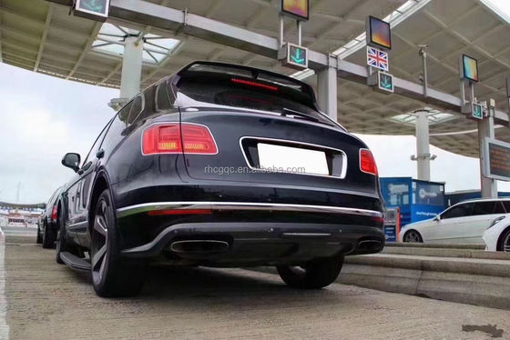 Pour le Bentley Bentayga, le kit de carrosserie en fibre de carbone Bentayga améliore le diffuseur de lèvres frontale en fibre de carbone de style W12