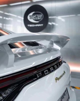 Pièces automobiles pour Porsche Palamela 971 Spoiler Le Palamela 971 a été mis à niveau avec un Spoiler en fibre de carbone de style Techart