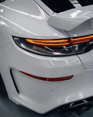 Pièces automobiles pour Porsche Palamela 971 Spoiler Le Palamela 971 a été mis à niveau avec un Spoiler en fibre de carbone de style Techart