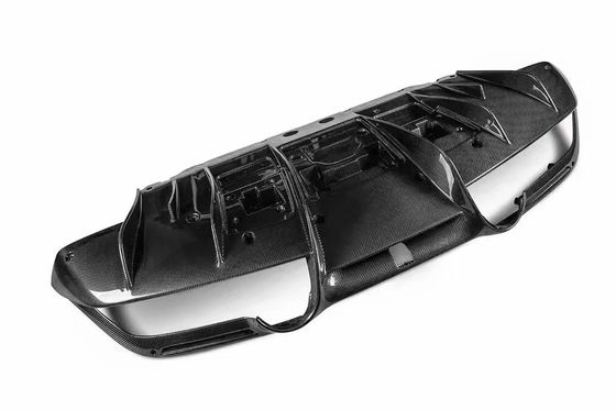 Pour la BMW X6M F96, le kit de carrosserie en fibre de carbone X6M F96 améliore le diffuseur de lèvres avant en fibre de carbone de style AE