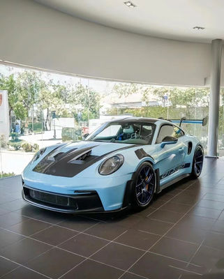 Coupe bleue de Porsche 992 GT3RS à capot en fibre de carbone