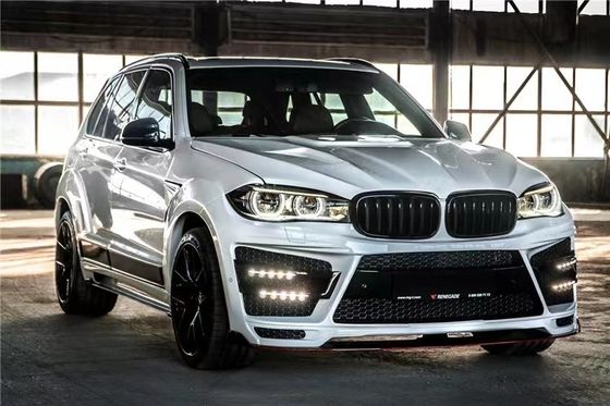 Pour la BMW X5 X5M, le kit de large carrosserie X5 X5M est équipé d'un kit de large carrosserie en fibre de carbone avant et arrière.