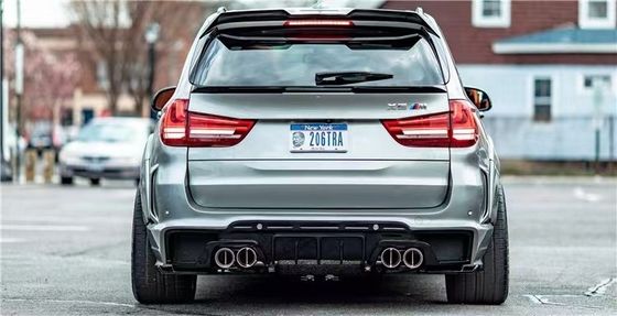 Pour la BMW X5 X5M, le kit de large carrosserie X5 X5M est équipé d'un kit de large carrosserie en fibre de carbone avant et arrière.