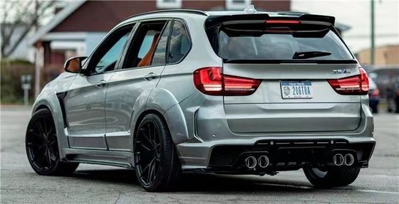 Pour la BMW X5 X5M, le kit de large carrosserie X5 X5M est équipé d'un kit de large carrosserie en fibre de carbone avant et arrière.