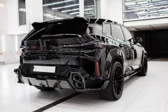 Pour la BMW XM, le kit widebody en fibre de carbone XM améliore le style RNG en fibre de carbone, diffuseur de lèvres avant, roue arc, spoiler capot, large corps