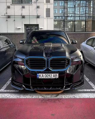 XM Bmw Wide Body Kit Carbone Fibre Spoiler à lèvres avant Noir Bmw Jupe latérale Arche de roue