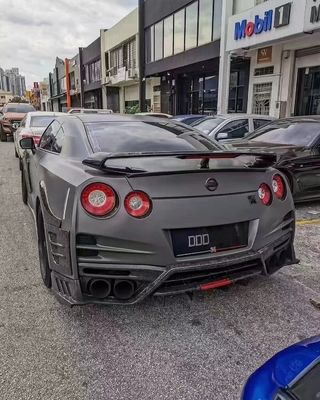 Pour Nissan GTR R35 Body Kit en fibre de carbone GTR Amélioré Top Style Fibre de carbone avant et arrière pare-chocs Spoilers de jupe latérale