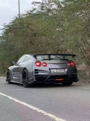 Pour Nissan GTR R35 Body Kit en fibre de carbone GTR Amélioré Top Style Fibre de carbone avant et arrière pare-chocs Spoilers de jupe latérale