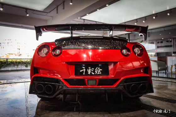 Pour le kit de carrosserie Nissan GTR, le GTR R35 améliore le kit de carrosserie en fibre de carbone de type VARIS