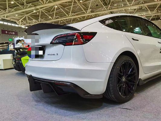 Je vends le kit de mise à niveau de la carrosserie du modèle 3 pour la Tesla modèle 3 avec des spoilers de pare-chocs avant et arrière de type robot
